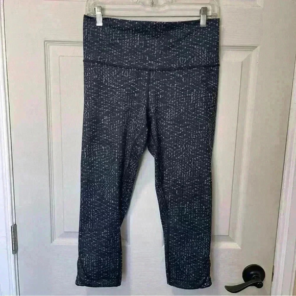 Lululemon True Self Crop II Sz 10 - Picture 6 of 10